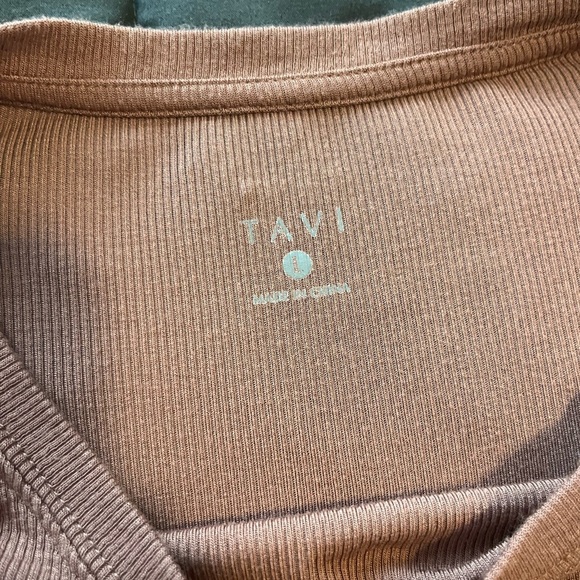 TAVI Cropped ShortSleeve Workout Top - Picture 5 of 11